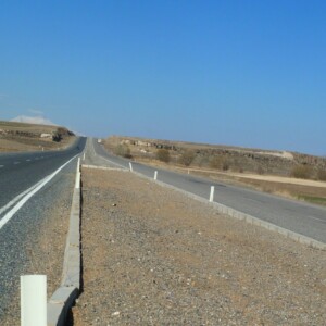 die Strecke nach Malatya fuhr ich auf der Autobahnähnlichen D300, Da die Spritpreise höher waren als bei uns in Germania ware die Straßen entsprechend leer.