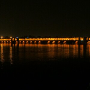Die Si-o-se-Pol Brücke
nur für Fußgänger. Und abends eine Flaniermeile.