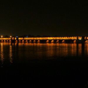 Die Si-o-se-Pol Brücke
nur für Fußgänger. Und abends eine Flaniermeile.