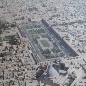 Isfahan
Der Meidan-e-Imam.
Einer der größten Plätze der Welt.
Der Grund meiner Reise in den Iran.
Und mit dieser Reise ein Liebeserklärung an diese wunderbare Land mit den wunderbaren Menschen