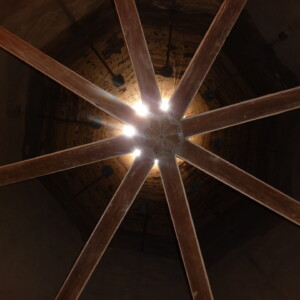 Ein Windturm von unten